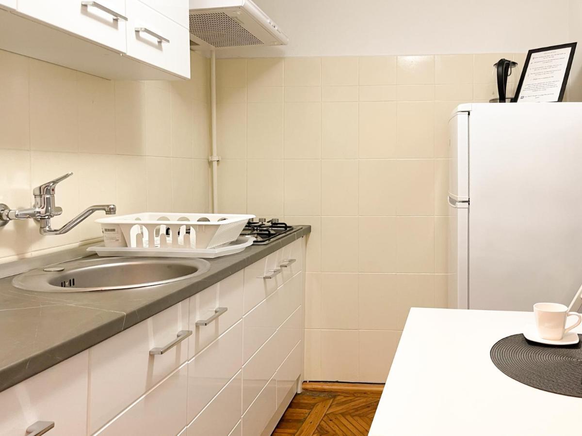 White Moon Apartment Brasov Bagian luar foto