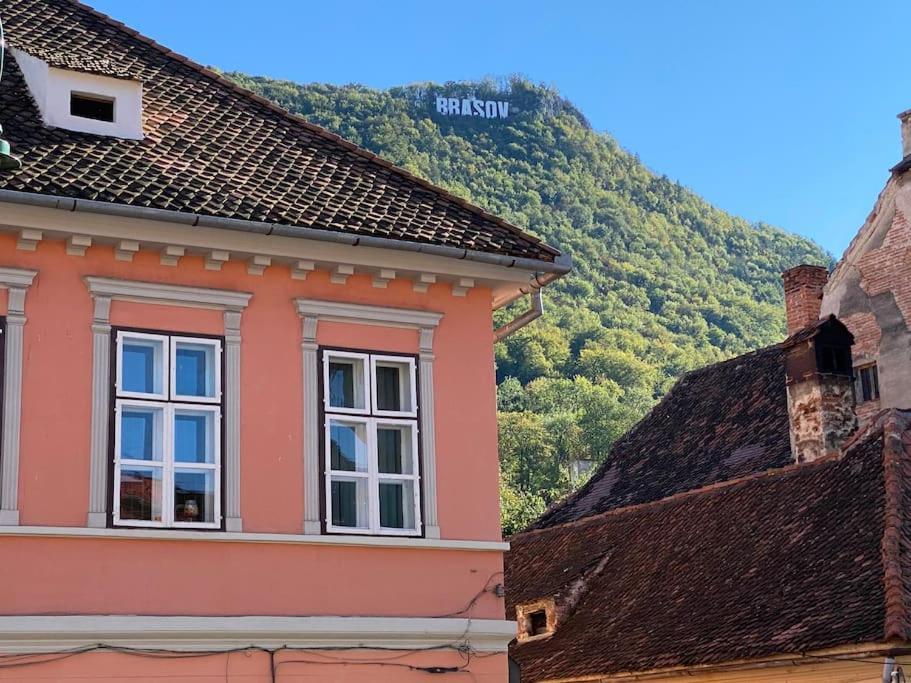 White Moon Apartment Brasov Bagian luar foto