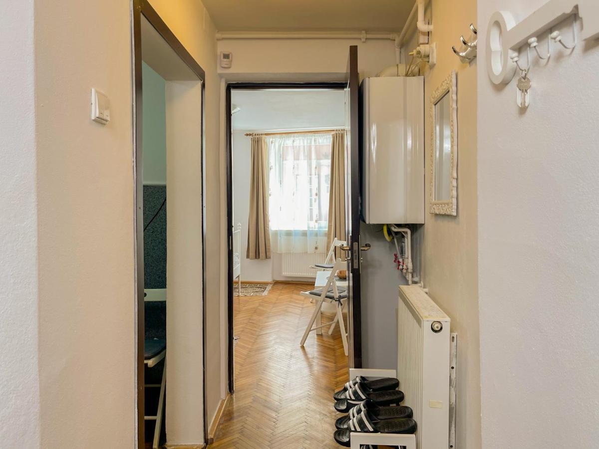 White Moon Apartment Brasov Bagian luar foto