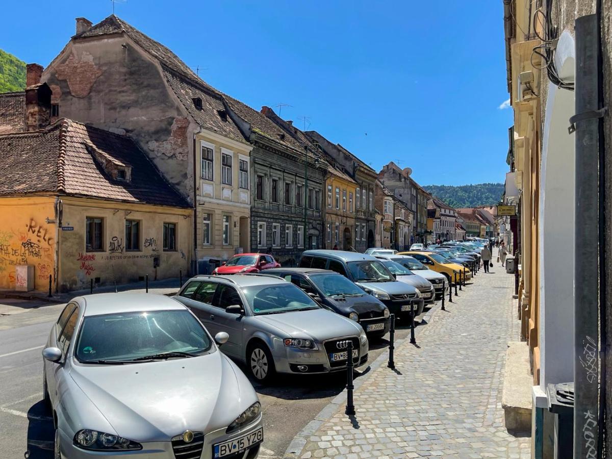 White Moon Apartment Brasov Bagian luar foto
