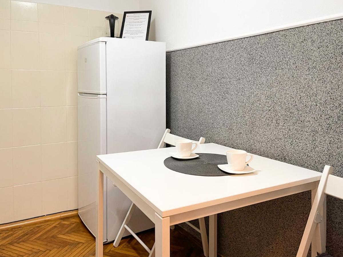 White Moon Apartment Brasov Bagian luar foto