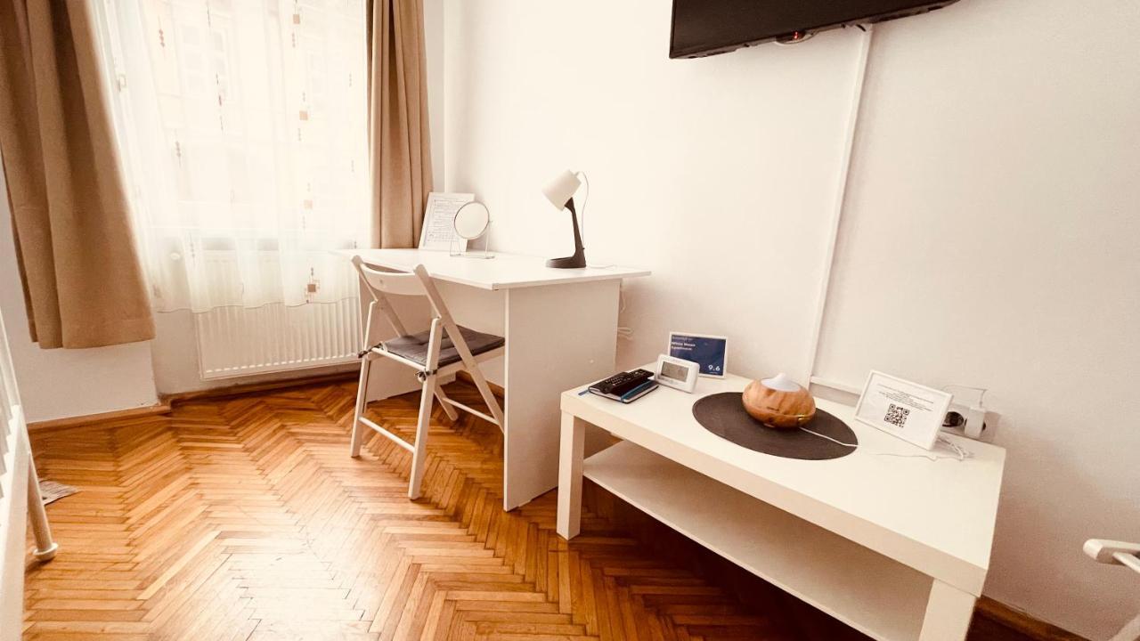 White Moon Apartment Brasov Bagian luar foto