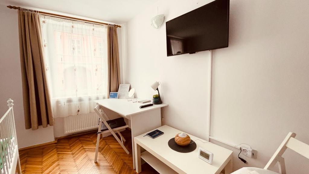 White Moon Apartment Brasov Bagian luar foto