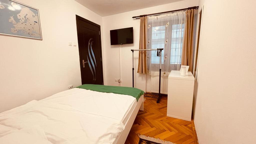 White Moon Apartment Brasov Bagian luar foto